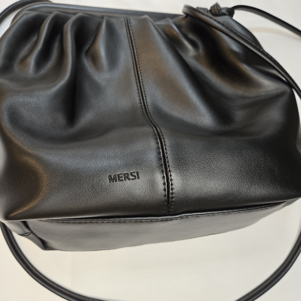 Mersi Black Leather Bag with Coral Lining - Picture 7 of 16